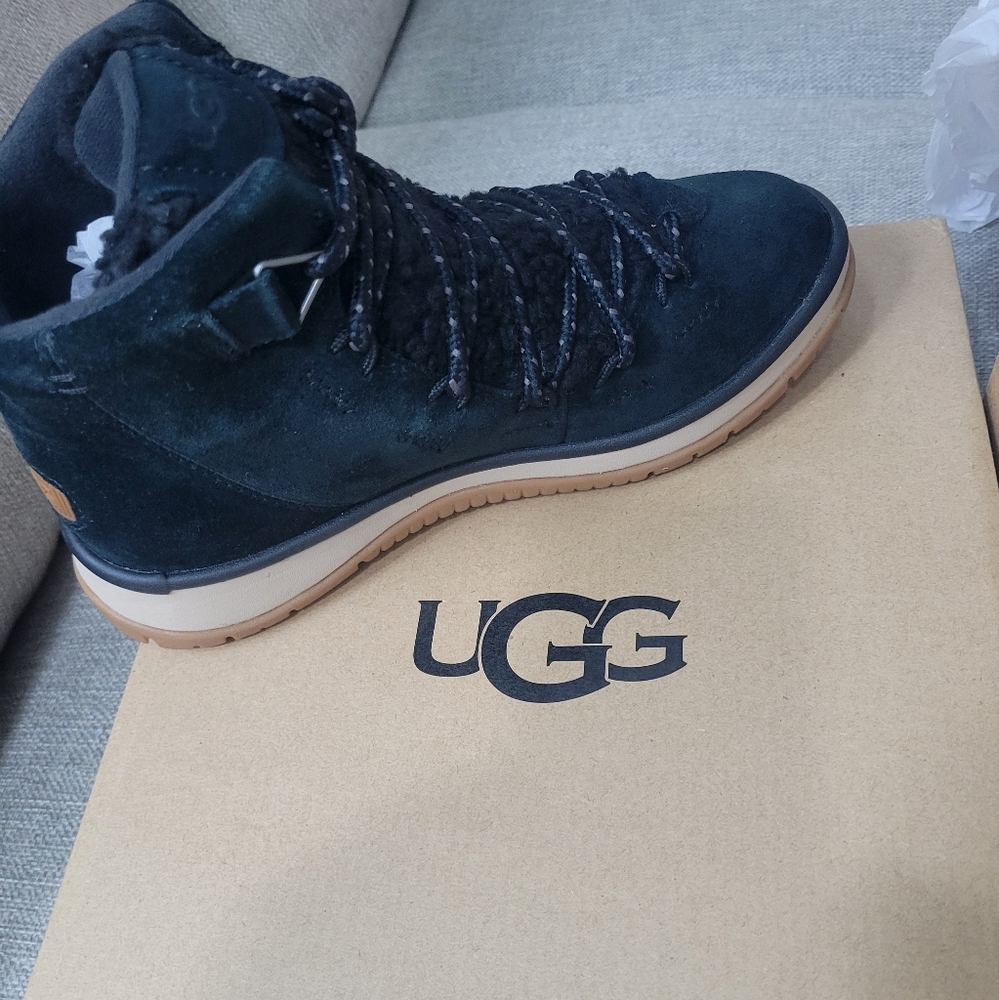 NIB women's UGG Lakesider Heritage Mid black size 5!  Retails $130 - Picture 6 of 9